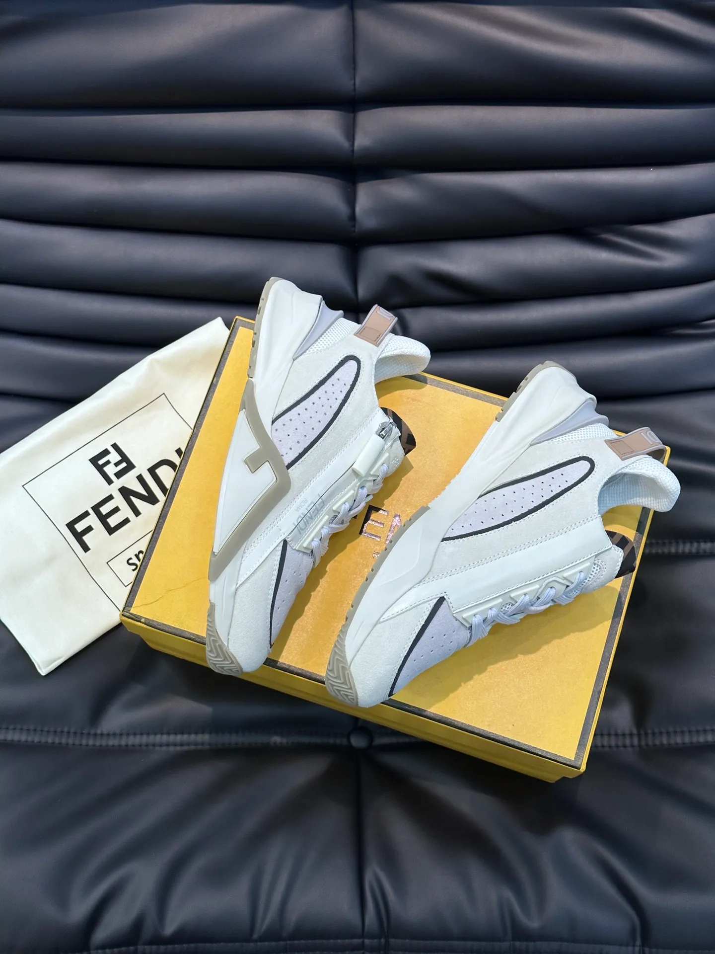 Men's shoes 💰p560 "Fend*" new men's casual sports shoes, equipped with elastic straps, side zippers, and corrugated soles engraved with F. Embossed Fendi Flow lettering on the heel. Made of technical fabric and a mix of blue and suede. Decorated with Lycra® details. FF graphic tongue. Ultra-light and wear-resistant EVA sole. Size: 38-44